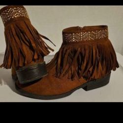 Girls Short Fringe Boots