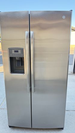 REFRIGERATOR GE STAINLESS STEEL