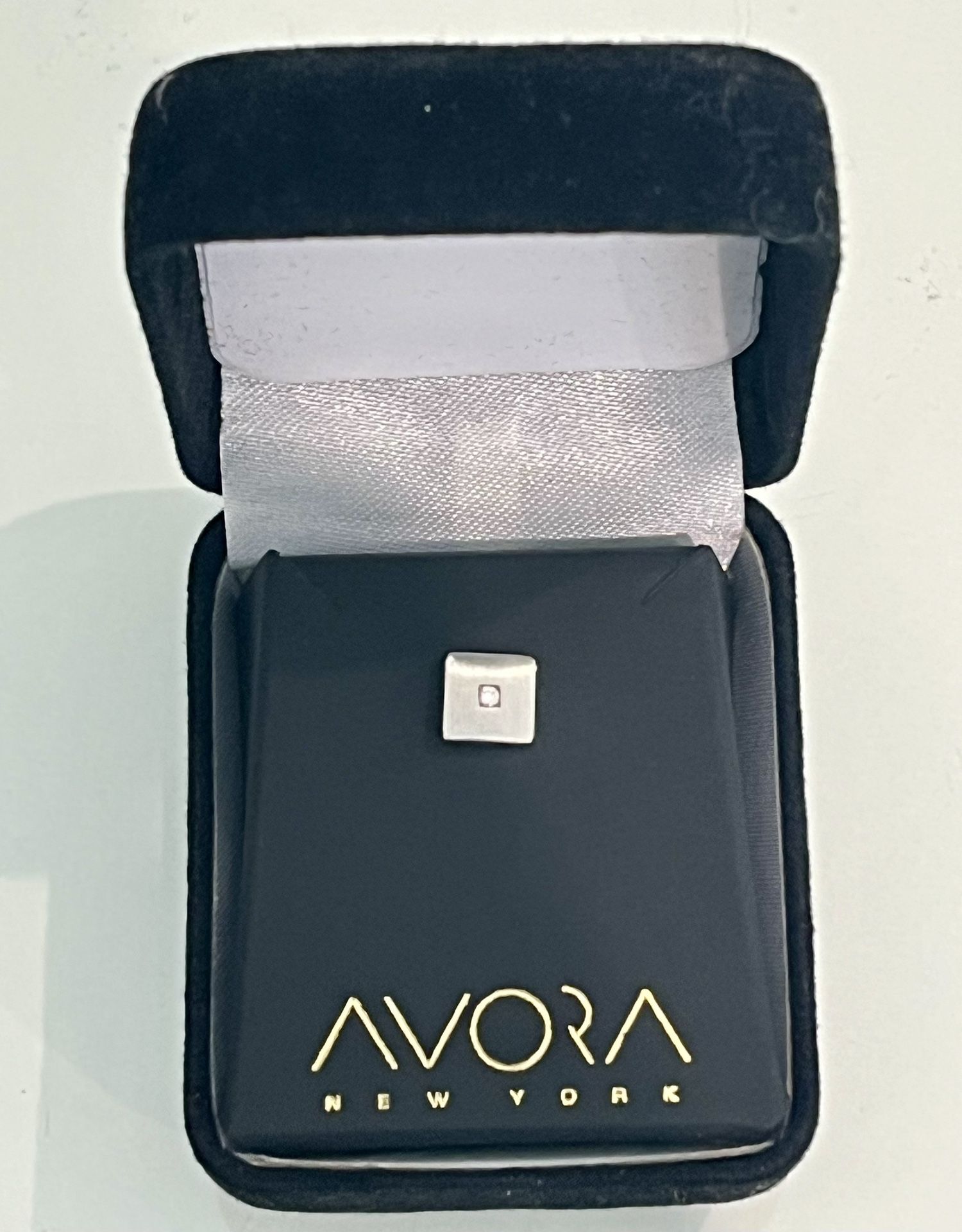 Single Diamond Platinum Earring