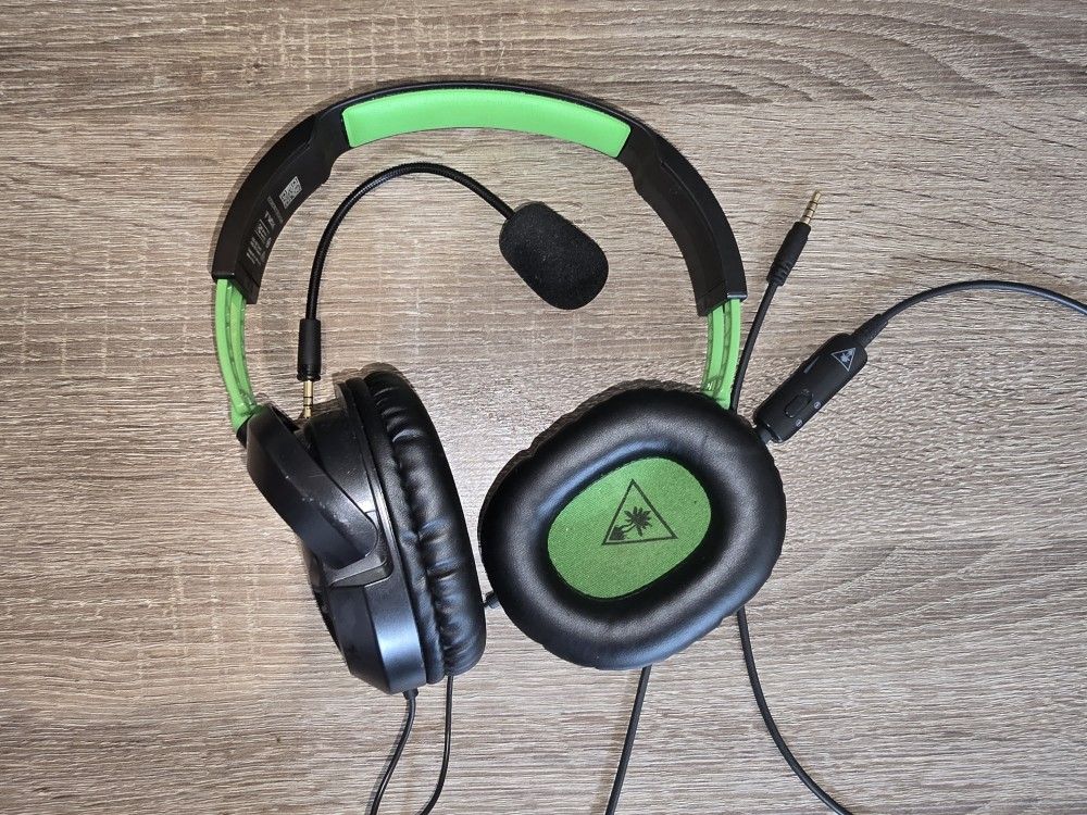 Turtlebeach Headphones, Mic, & Stand
