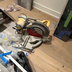 10” Chop Saw Dewalt Rough Missing Parts But works Fine