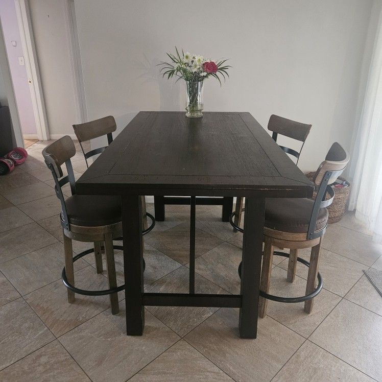 Table and chairs counter height 185$