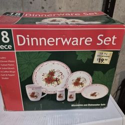 18 Piece HOLIDAY Dinner Set