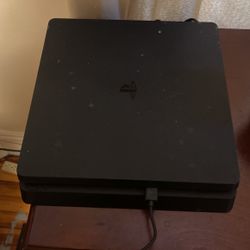 PS4 SLIM WITH REMOTE 