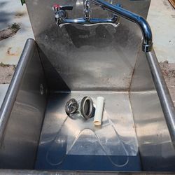 Stainless steel sink