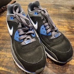 NIKE AIR MAX SIZE 7.5 NEW CONDITION 