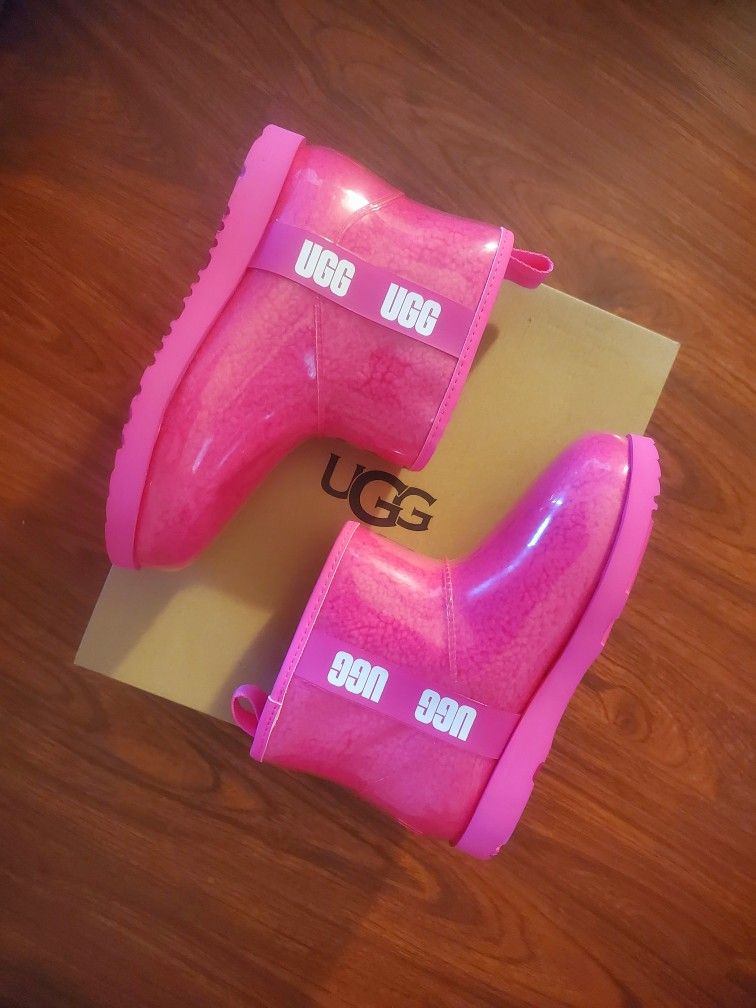 Brand New (GS) UGG PINK BOOTS 💯 AUTHENTIC>SIZE 5>SHIPPING AVAILABLE NATIONWIDE