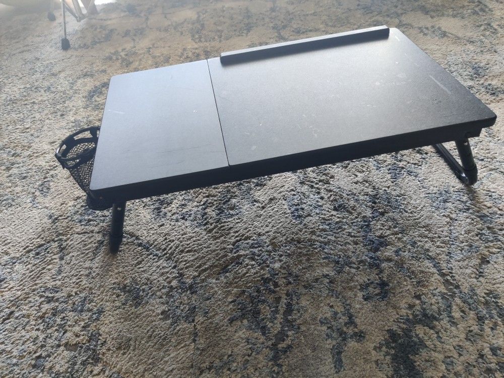 Cleveland Laptop , iPad ,Bed Tray Metal Table, Used only 2 months