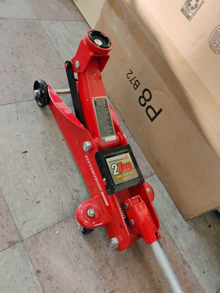 Pittsburgh 2-Ton Compact Trolley Jack.
