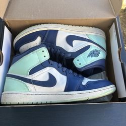 Nike Jordans 1 Mid