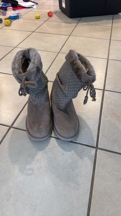 Size  8 Skechers Boots