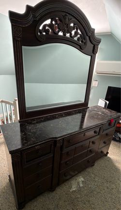 ***FREE*** Dresser with mirror and Queen Bed