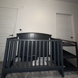 Storkcraft Steveston 4-in-1 Crib and Changer with Drawer