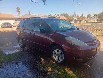 05 Toyota Sienna Van