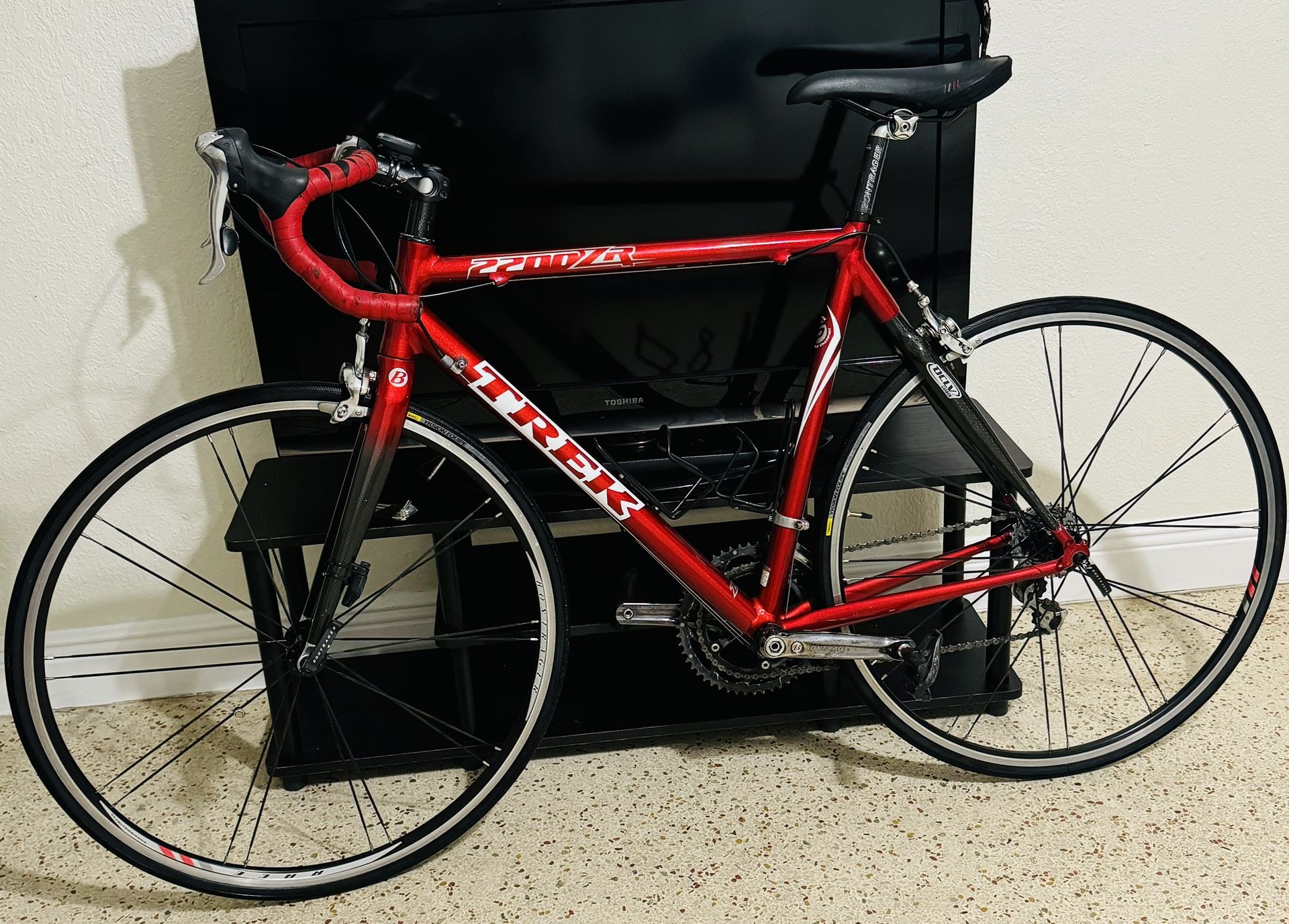 Trek 2200 ZR 900 Carbon Road Bike for Sale in Miami, FL