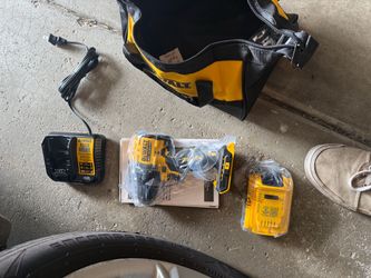 DeWalt Cordless Drill Kit with Batteries and Bag