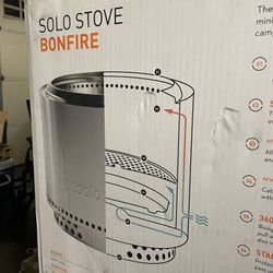 BRAND NEW Never Opened Bonfire 2.0 Solo Stove Essential Bundle With Stand And Lid
