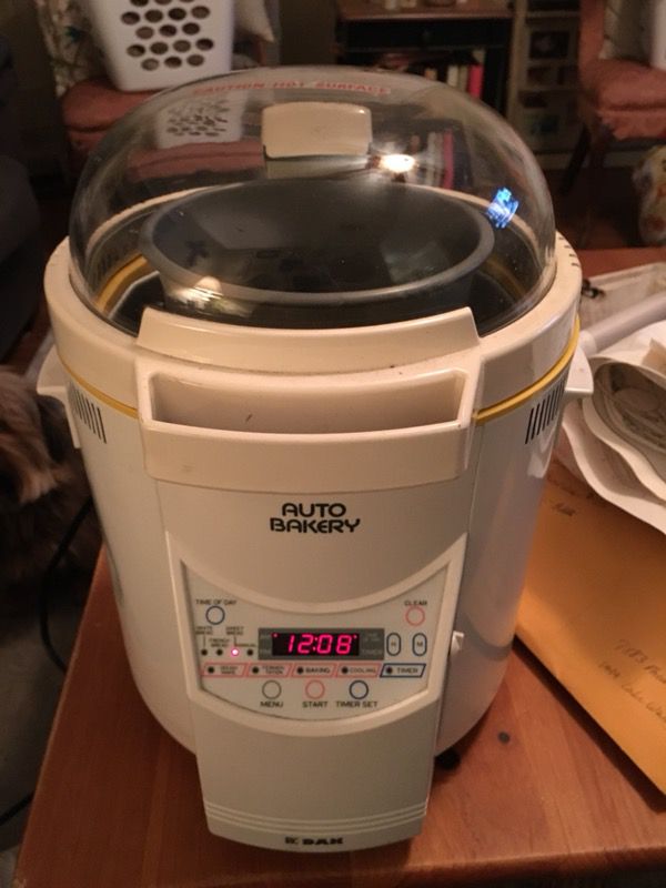 BLACK AND DECKER ALL IN ONE 2 LB. BREAD MAKER WITH INSTRUCTION AND  COOKBOOK. MANUEL. USED A FEW TIMES. EXCELLENT CONDITION. PICKUP ONLY for  Sale in Foxcroft Square, PA - OfferUp