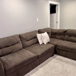 🚚 FREE DELIVERY ! Beautiful Grey Sectional Couch w/ Chaise