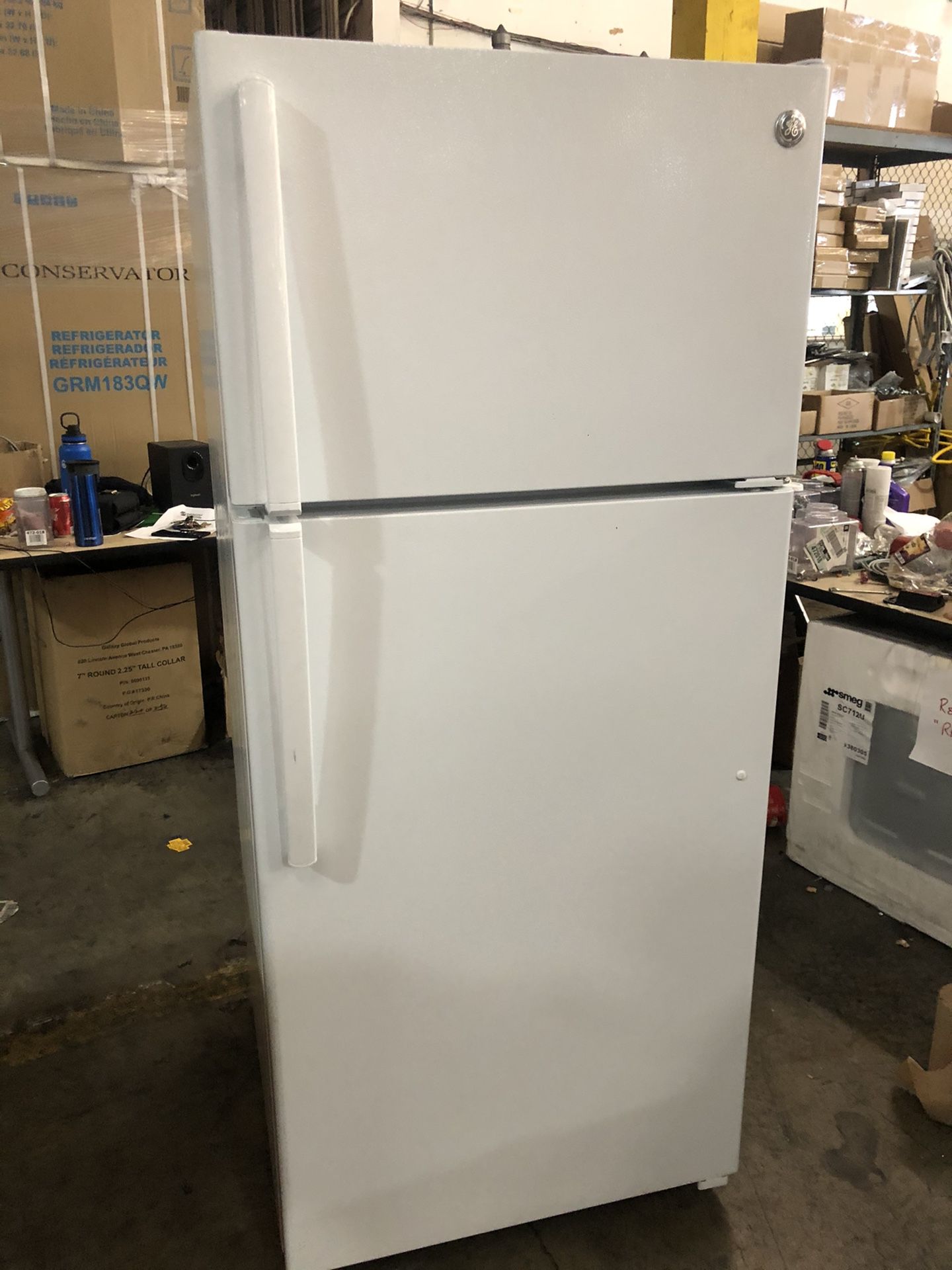Slightly Used but Includes 1 Year Warranty GE 16 Cu Ft Top Freezer Refrigerator w/Wire Shelves White ***Save 100’s!*** Sells for $587+!