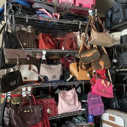 I selling diferent brand purses good prices 