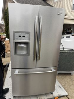 Frigidaire Refrigerator 