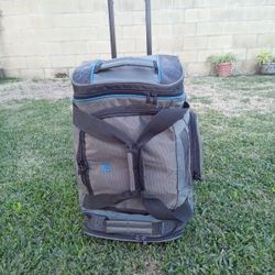 Full Rolling Duffle Bag Good Condition, Carry On Bag , Only 40$