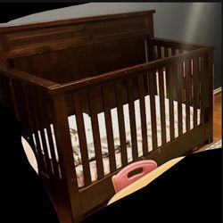 Crib with matress. 4in1 turn to a  toddler bed