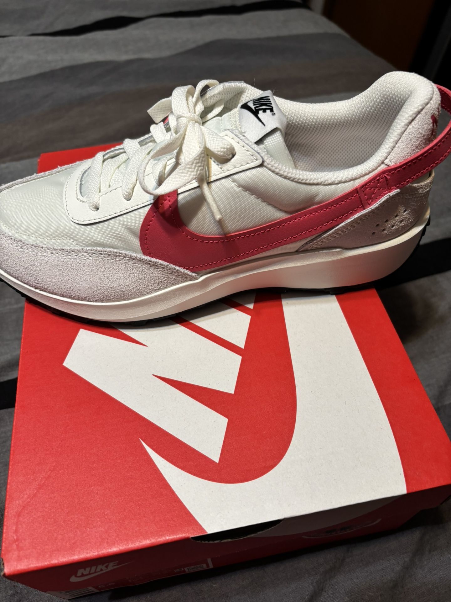New Womens Size 8 Nike Waffle Debuts