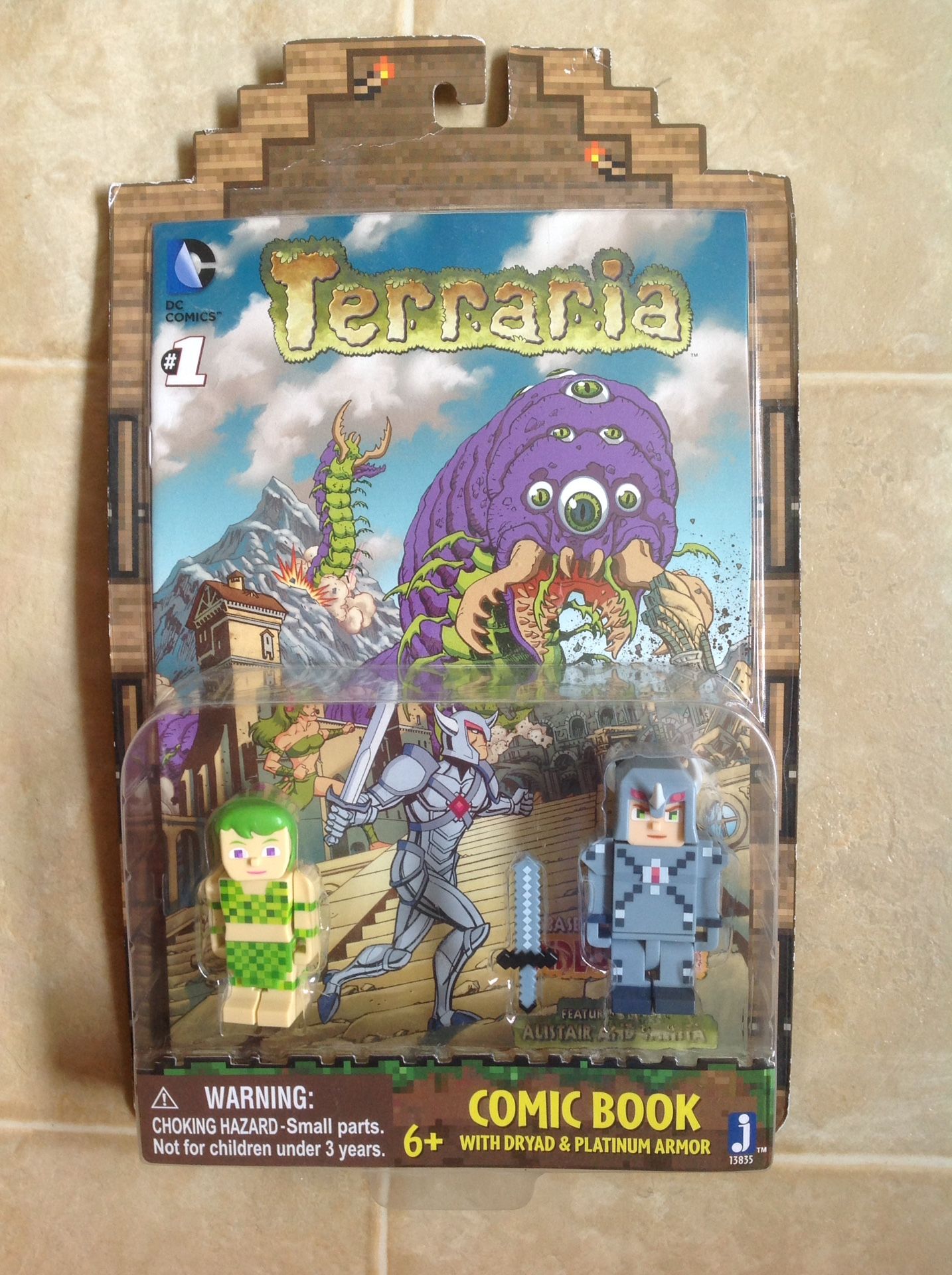 Terraria D.C. Comics #1 with Action Figures