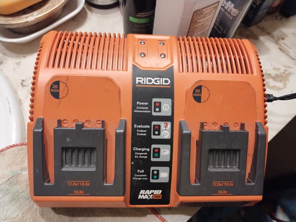 Dual Max Rapid Rígida 18V 12V 14.4 Battery Charger