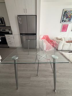 Clear dinner table