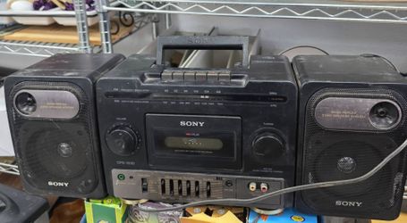 Sony CFS-1030 FM/AM Radio Cassette Boombox