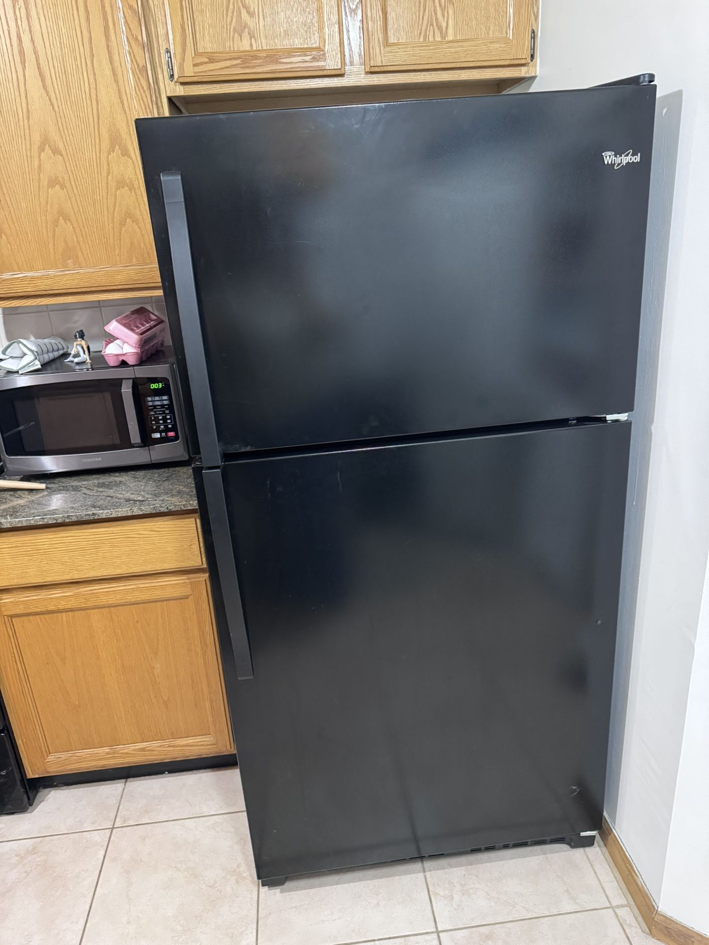 Whirlpool 20.5 Cu Ft Sleek Black Finish Refrigerator