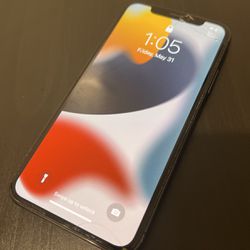 iPhone X 256GB - Used. Few Cracks. Still Working Great Condition 