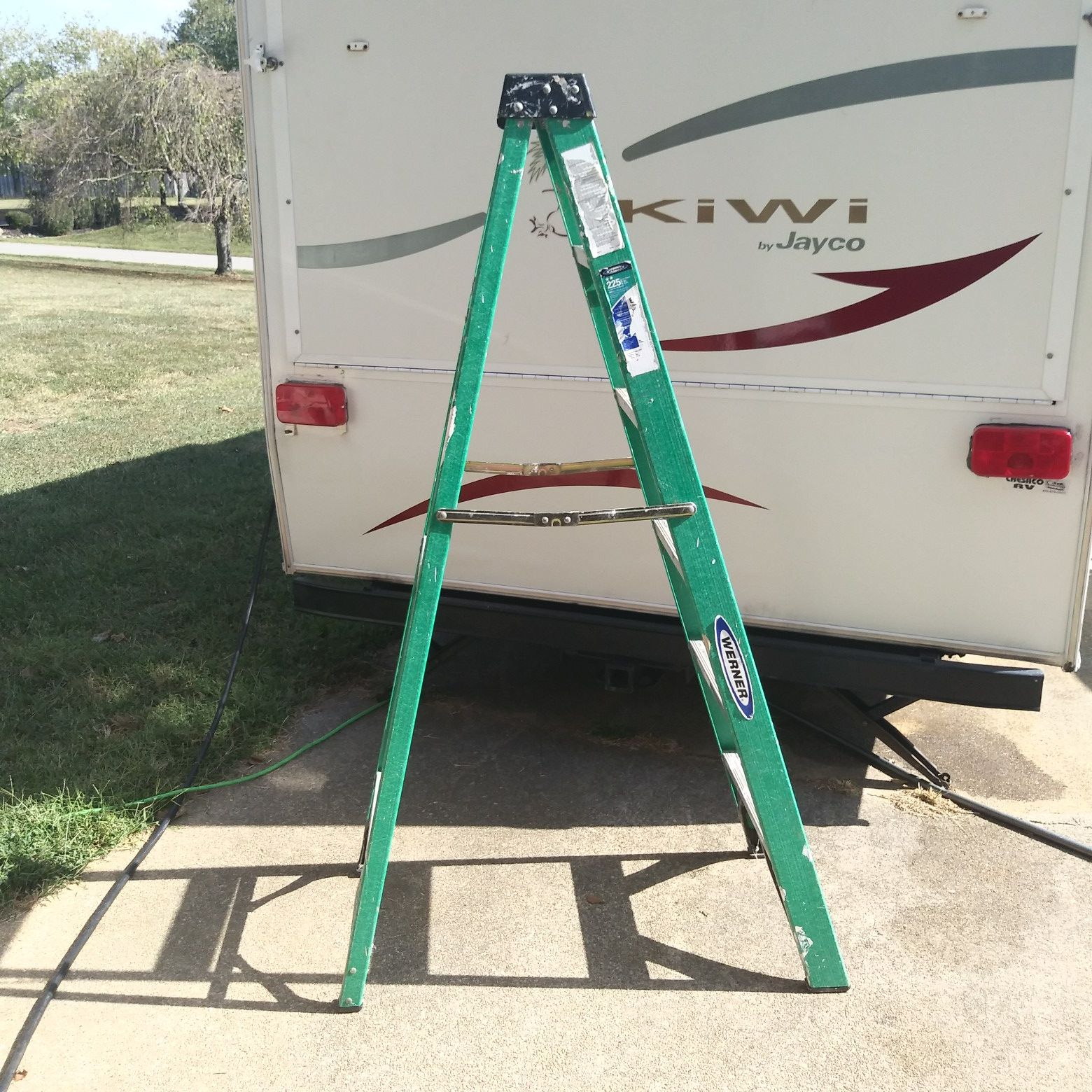 6 ft fiberglass Wagner step ladder 225 lb