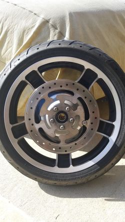 Harley Davidson Street Glide front wheel and tire