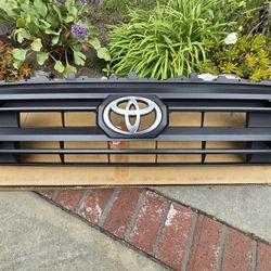 OEM 2025 TOYOTA TACOMA SR5 GRILL