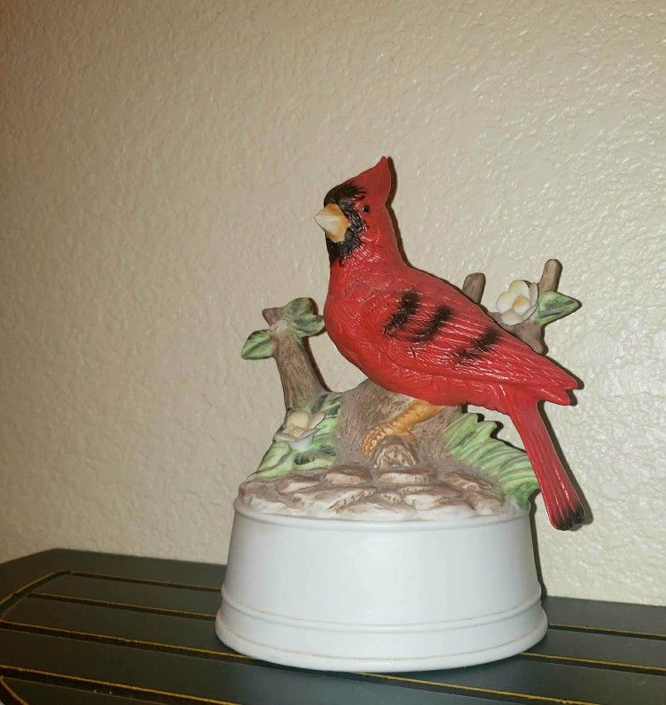 VINTAGE FLORAL FLOWER BIRD RED CARDINAL WINDUP MUSIC BOX COLLECTABLE KNICKKNACK DISPLAY TABLE DECOR