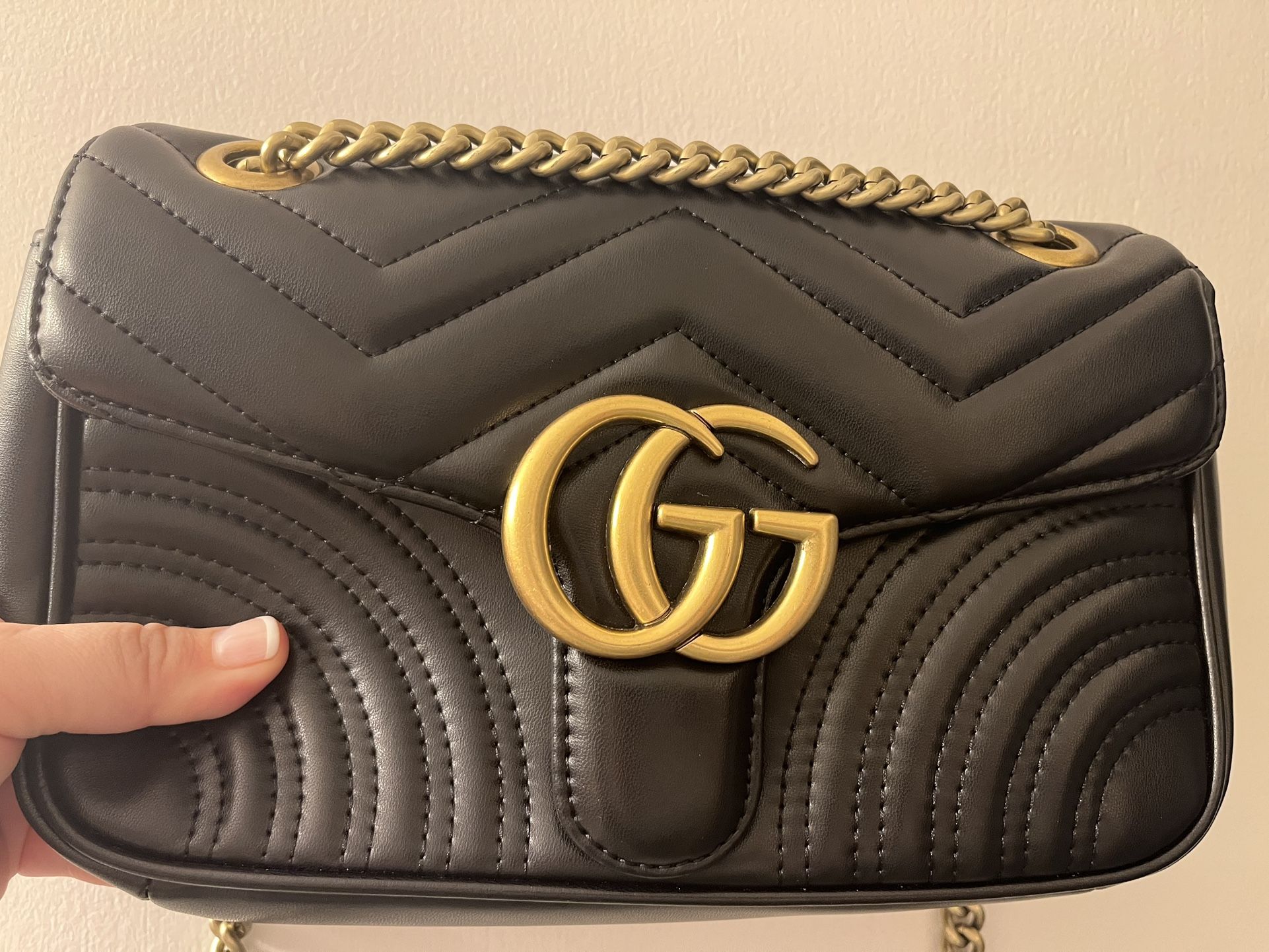 Gucci Black Leather GG Marmont Shoulder Bag Small, Black