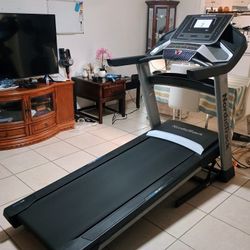 NordicTrack EXP 7i Treadmill - Excellent Condition - Delivery Available!