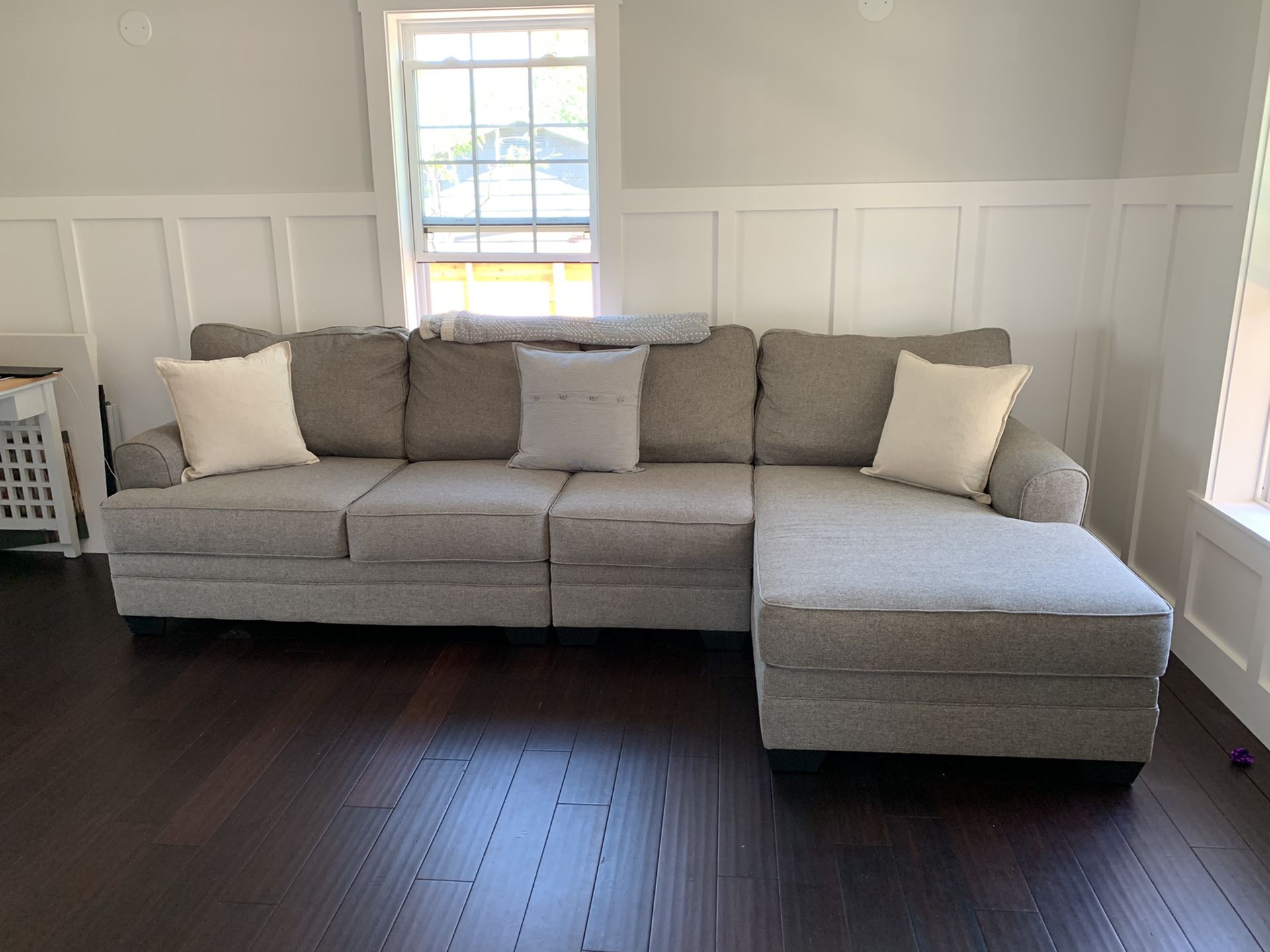 Sectional (Right Facing Chaise)