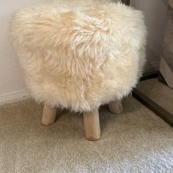 Round Fuzzy Ottoman