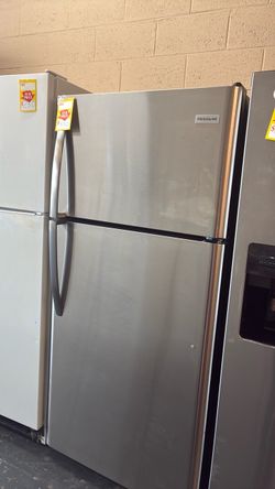 Like new Frigidaire stailenss steel refrigerator