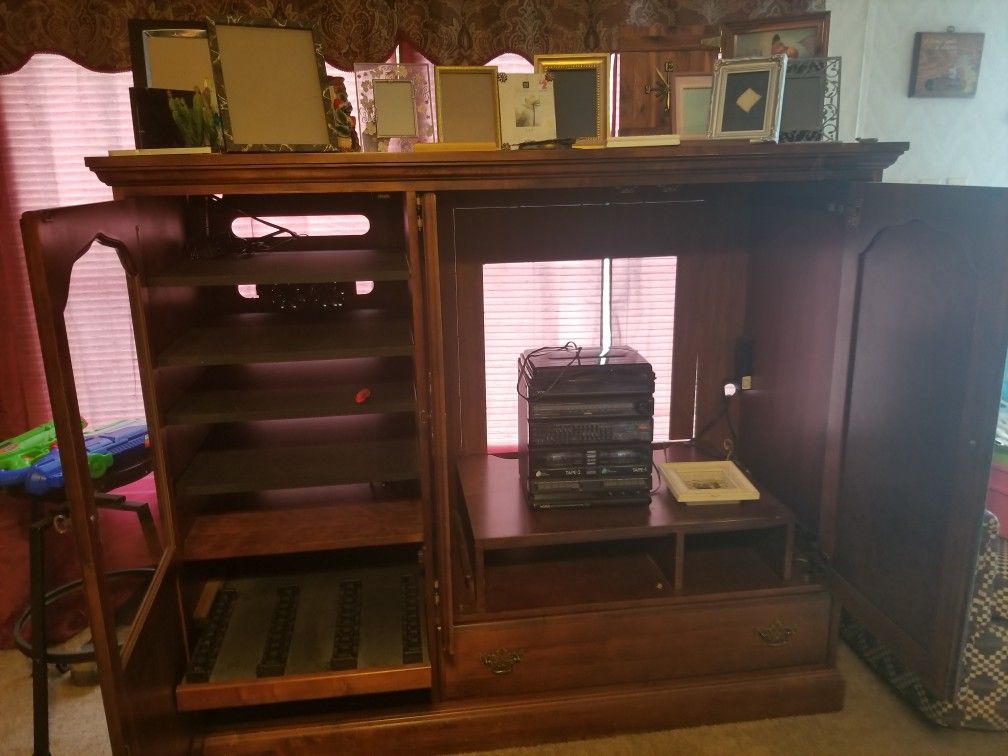 Wall Unit multi cabinets.