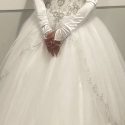 Wedding Dress Small But Can Fit Bigger It’s Laces Up In Back