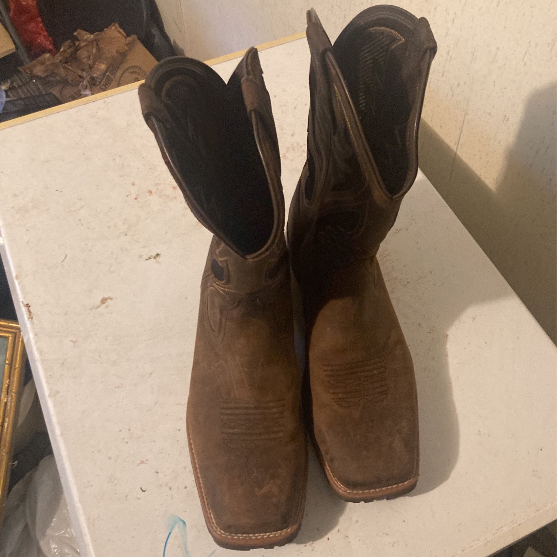 Brand New Ariat Mens boots Worn Twice 