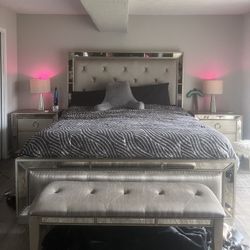 King Bedroom Set - Bed, Bench, 2 Nightstands & Dresser (American Signature)