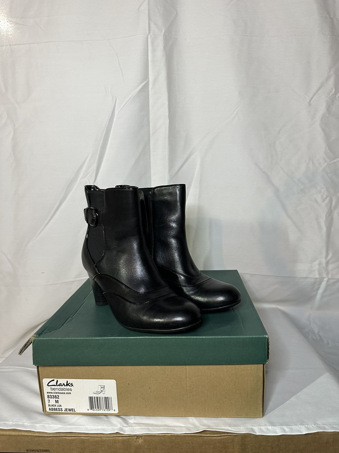 Clarks Bendables Black Leather Abbess Jewel Flats — Women’s 7M