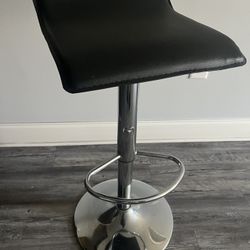 1 Bar Stool 